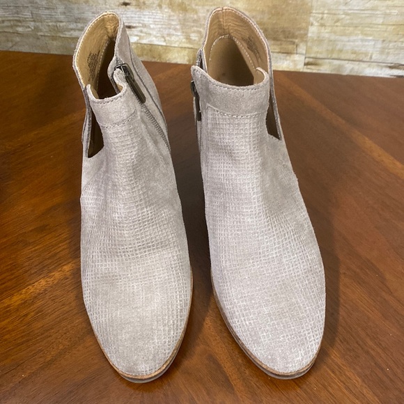 Lucky Brand textured booties size 8 - Picture 2 of 9